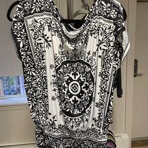Robert Louis Monochrome Floral Top